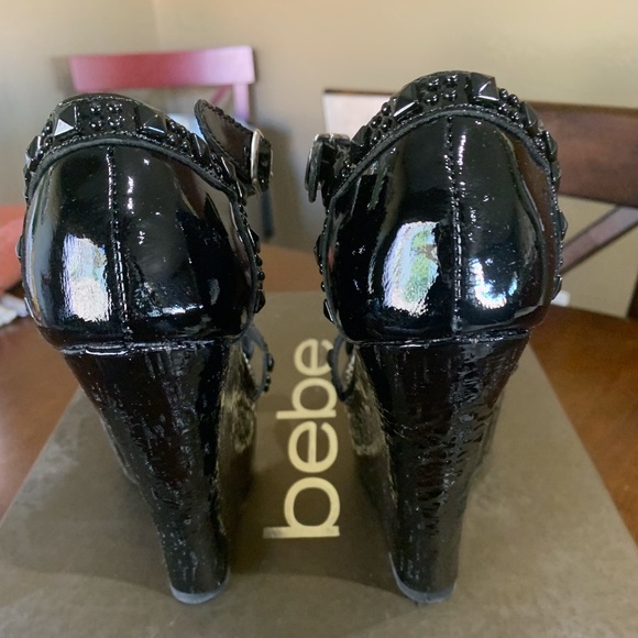 Bebe size 5 wedge - Picture 3 of 6